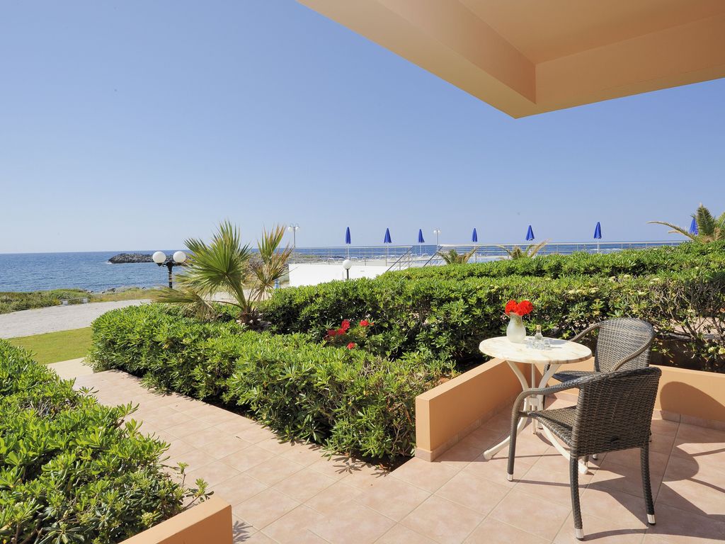 Nanakis Beach Apartments