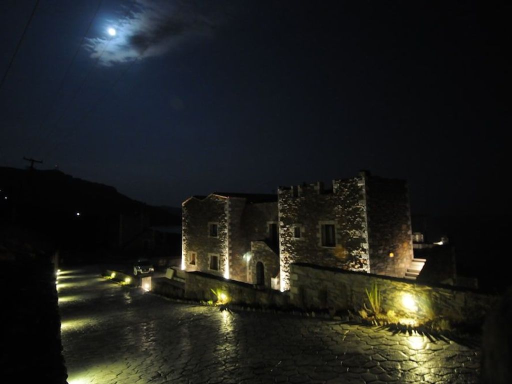 Porto Mani Suites