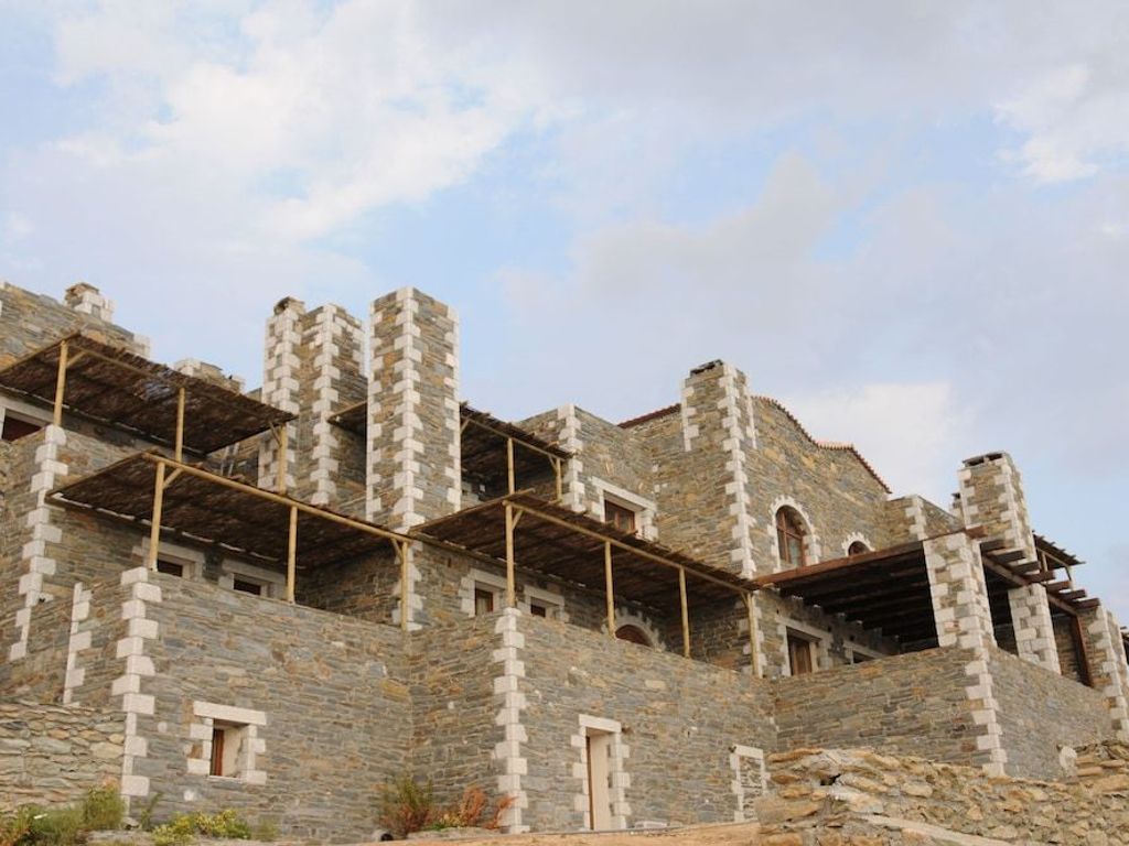 Porto Mani Suites