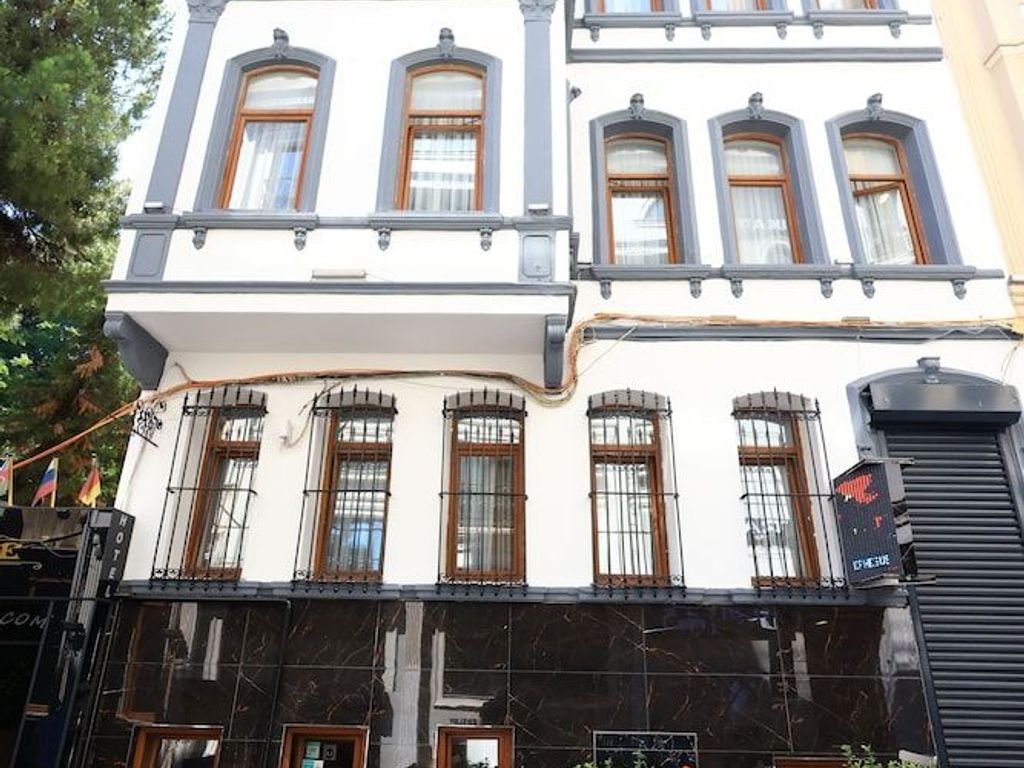 Hotel New House