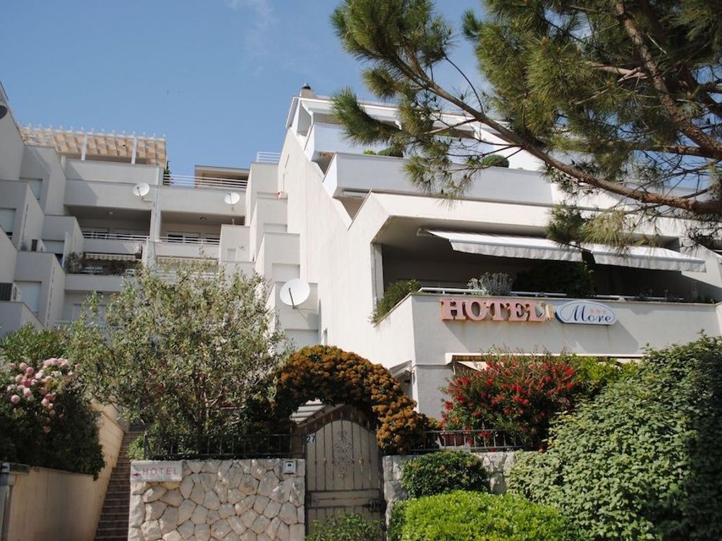 Hotel More