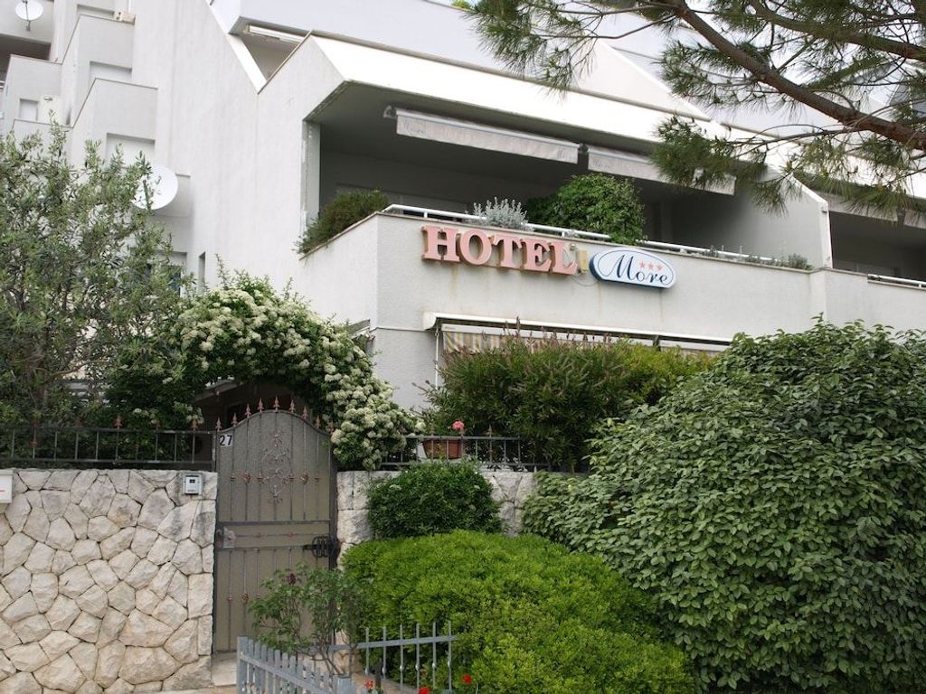 Hotel More