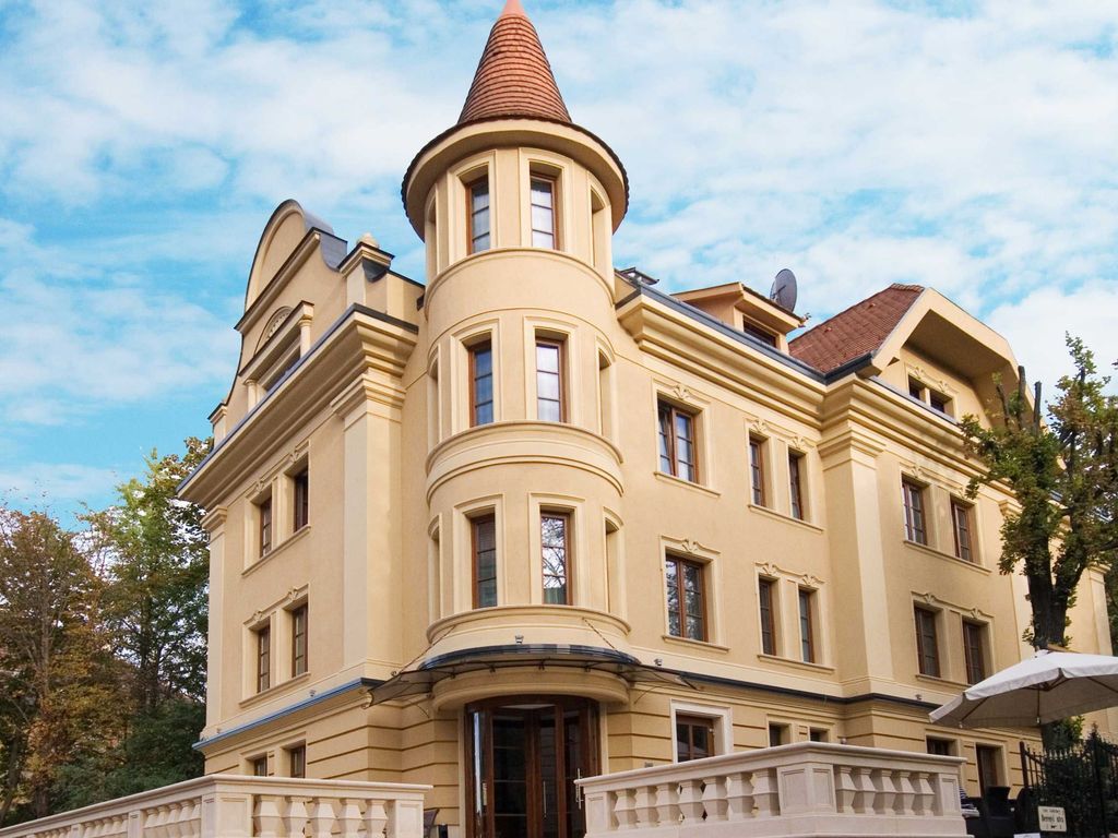 Gold Apartments