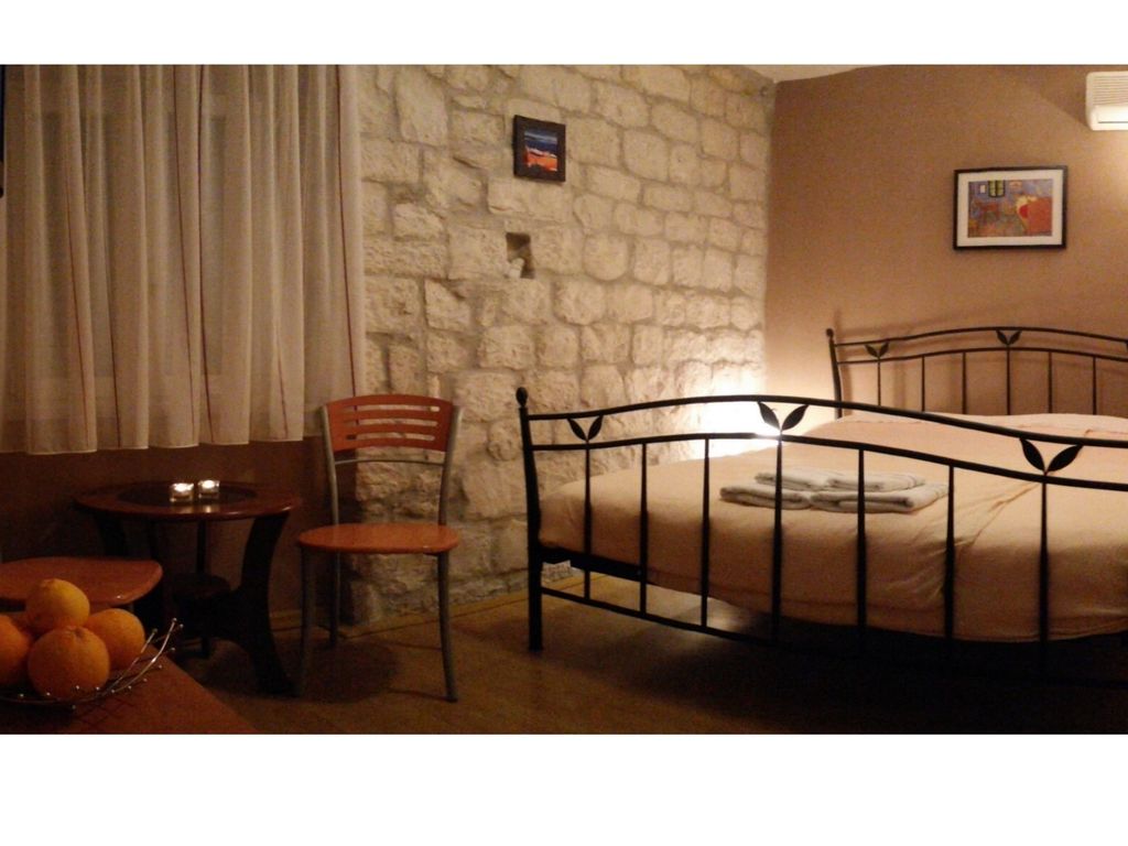 Carol Rooms Guesthouse