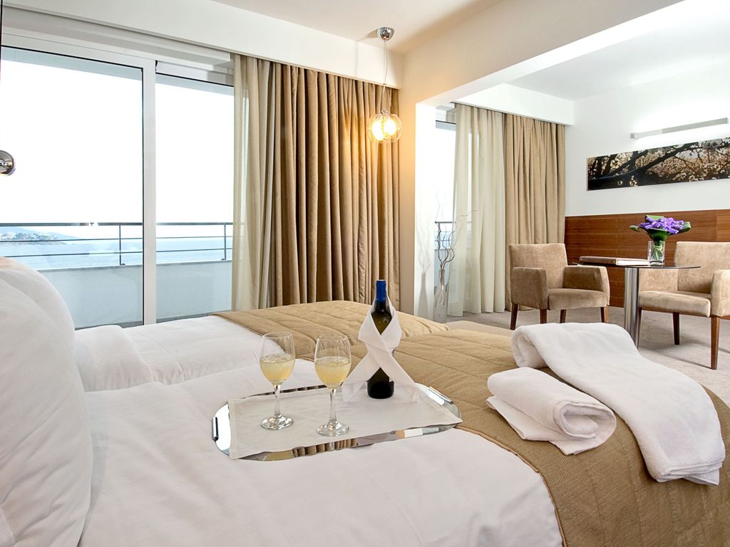 Lucy Hotel