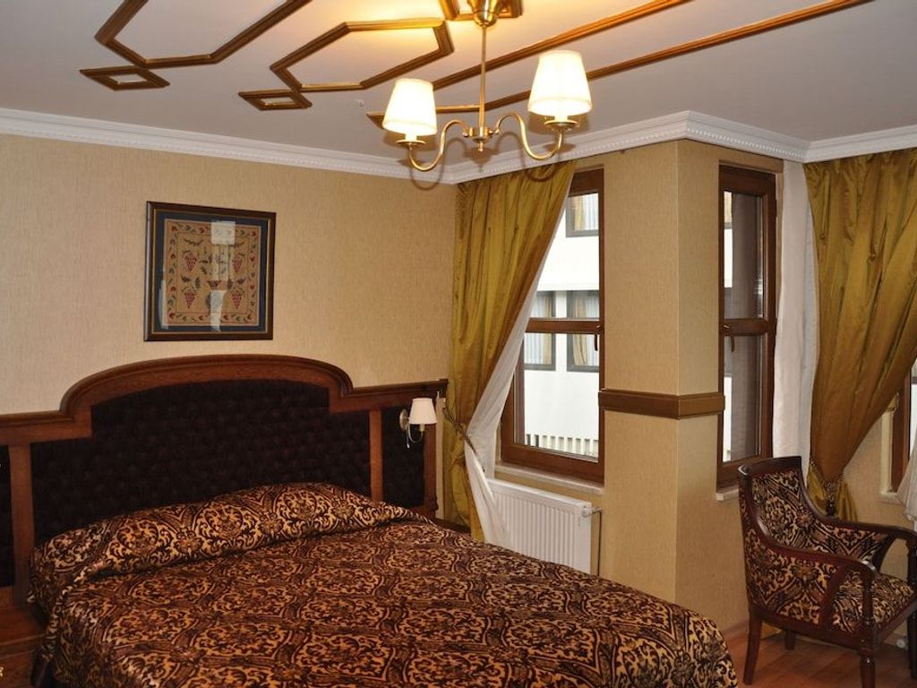 Aruna Hotel