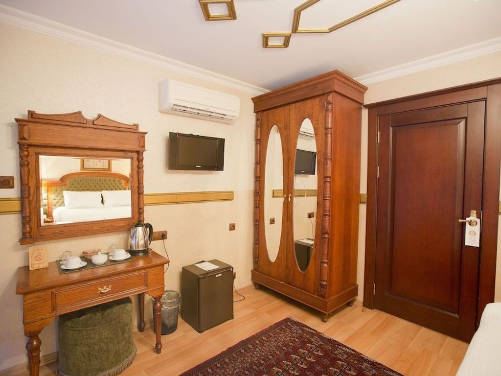 Aruna Hotel
