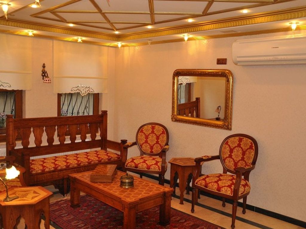 Aruna Hotel