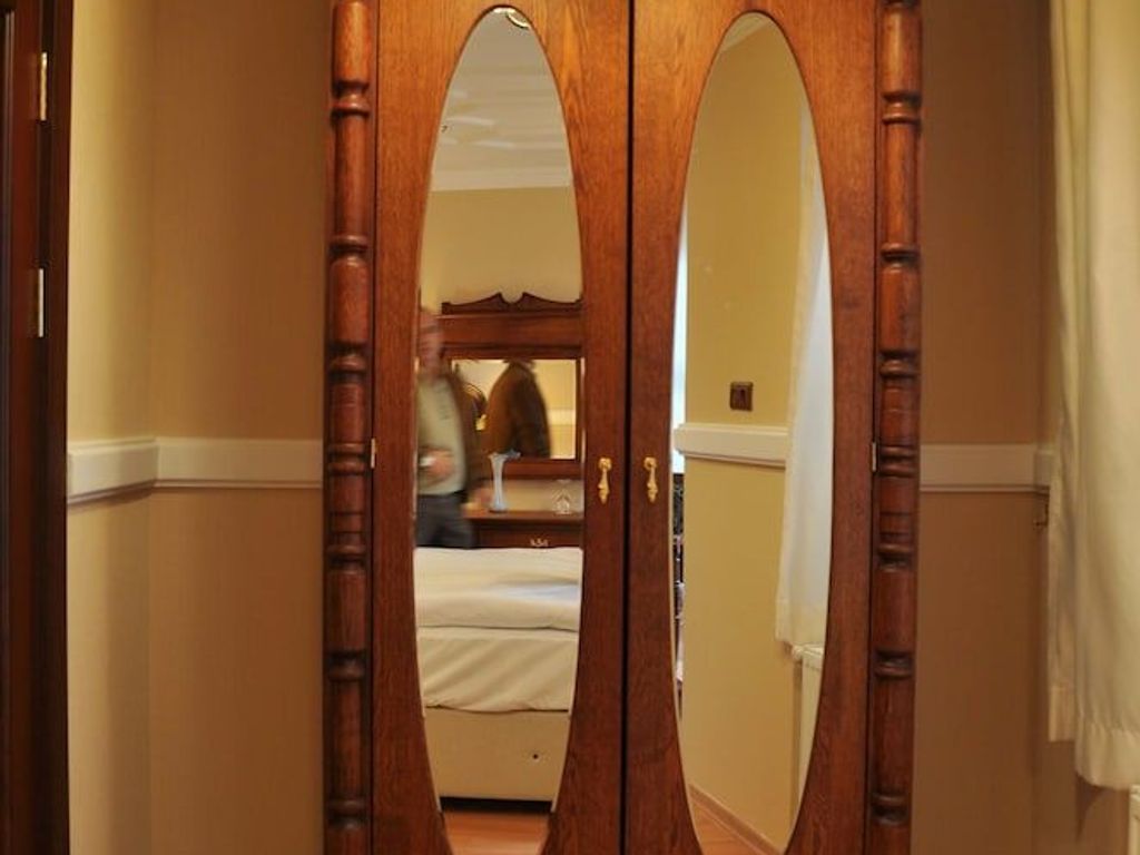 Aruna Hotel