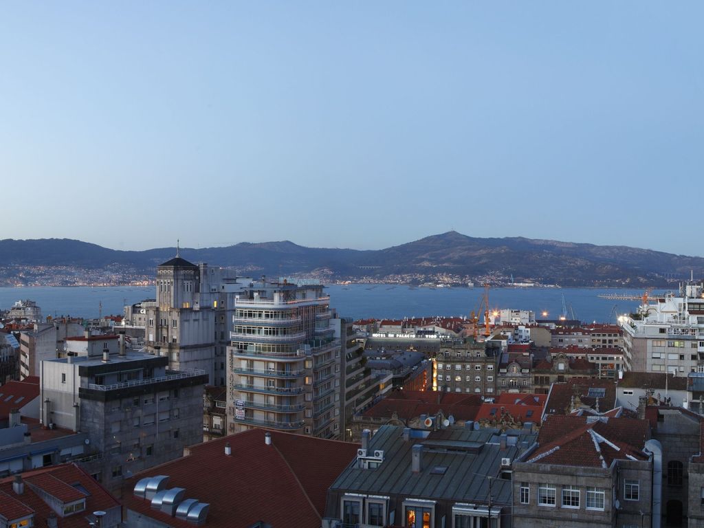 Silken Axis Vigo