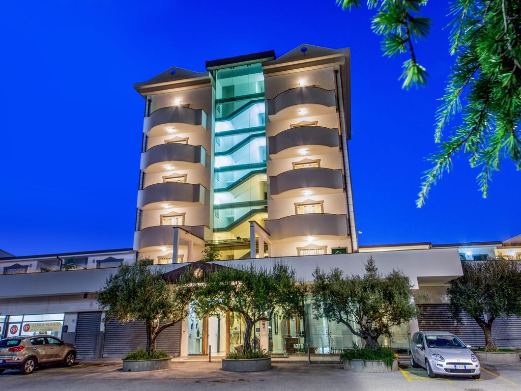 Arcom Palace Apparthotel