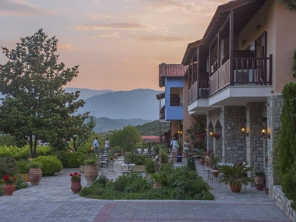 Doupiani House Hotel