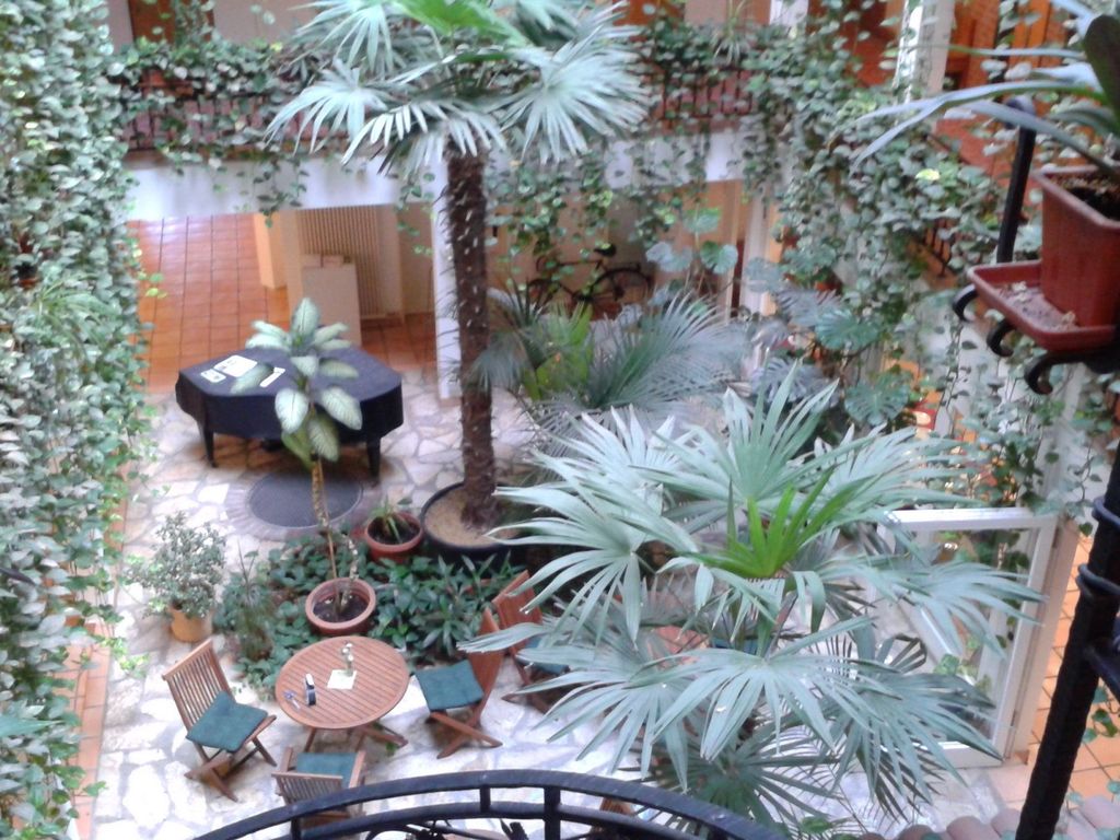 Solitaire Hotel & Boardinghouse