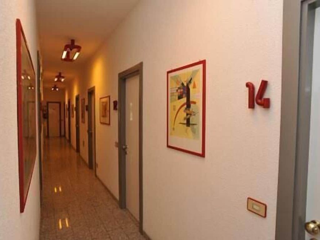 Hotel Crystal & Residence