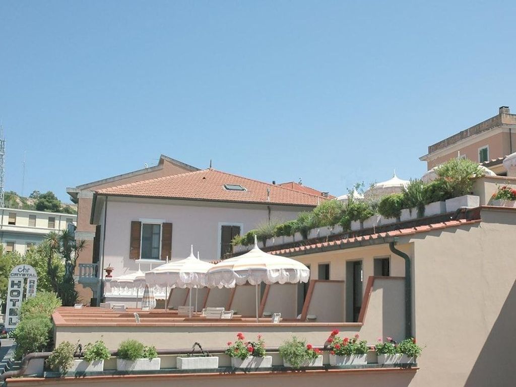 Hotel Crystal & Residence