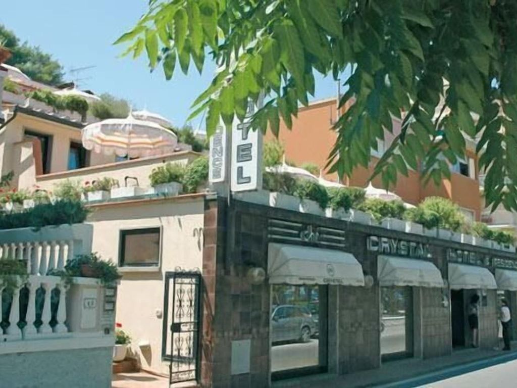 Hotel Crystal & Residence