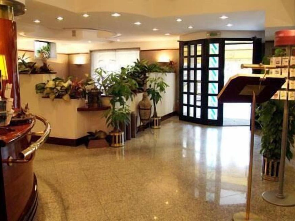 Hotel Crystal & Residence