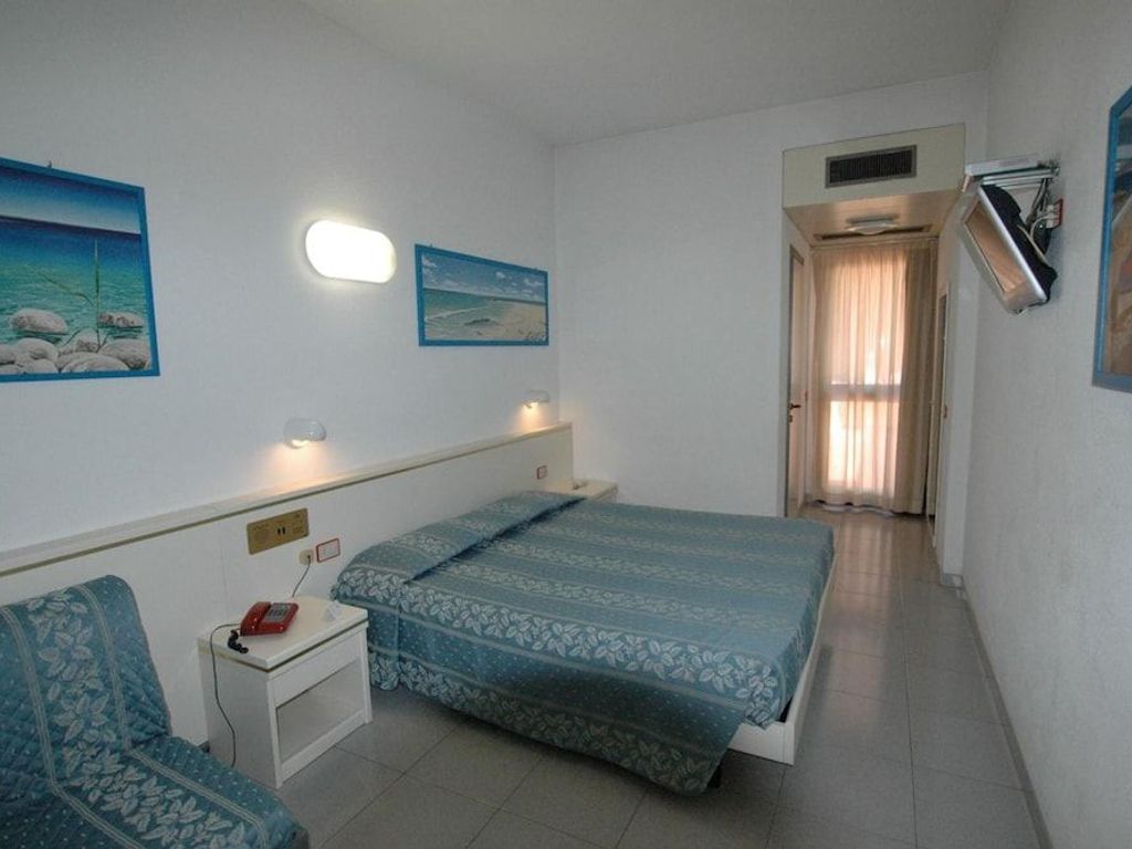 Hotel Crystal & Residence