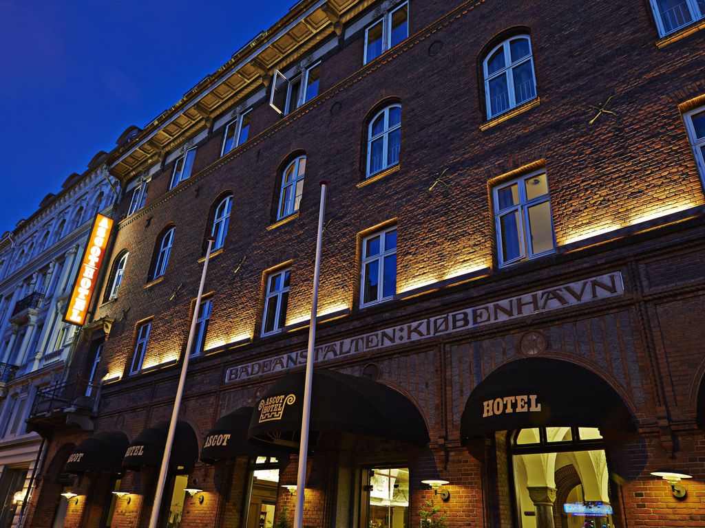 Ascot Hotel
