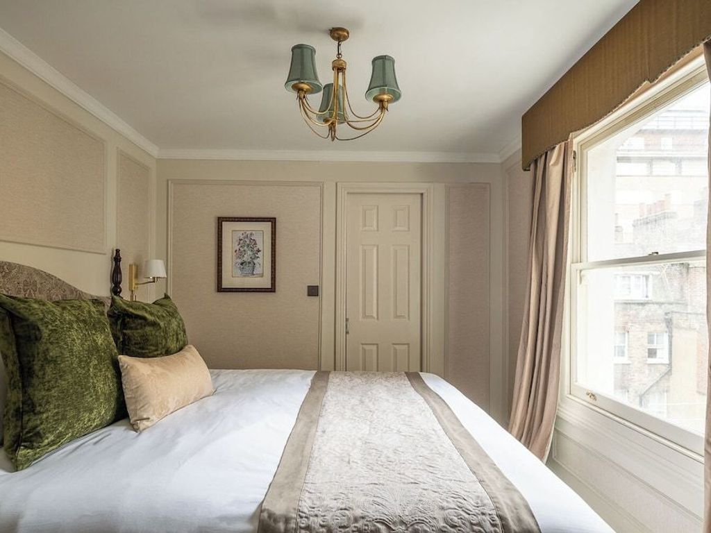 The Leonard Hotel