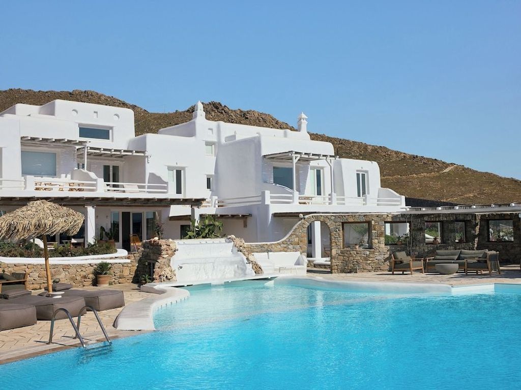 A Resort to Live Mykonos Lolita