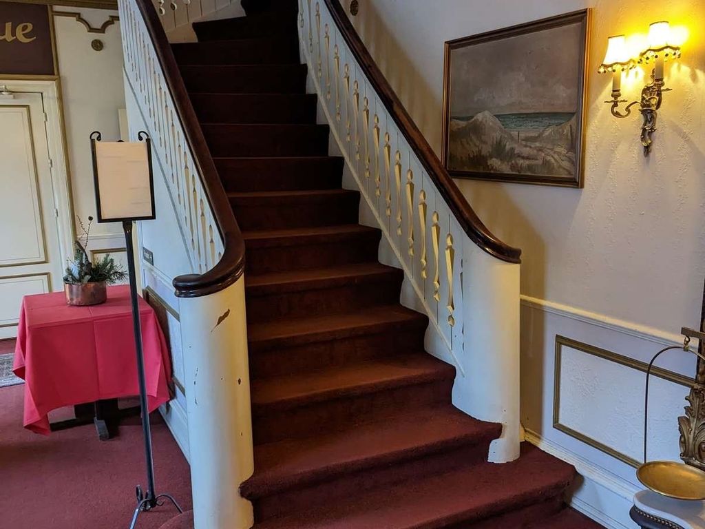 BECHS HOTEL