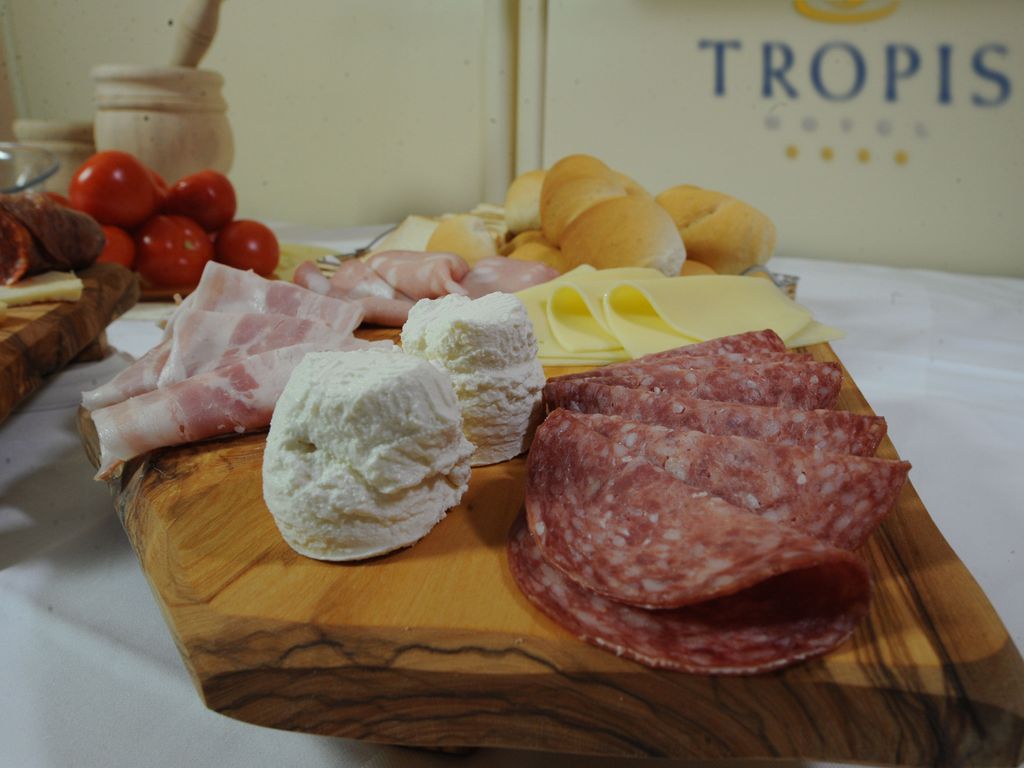Tropis
