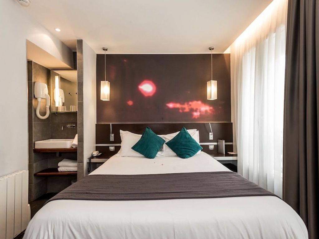 Hotel Lumières Montmartre Paris