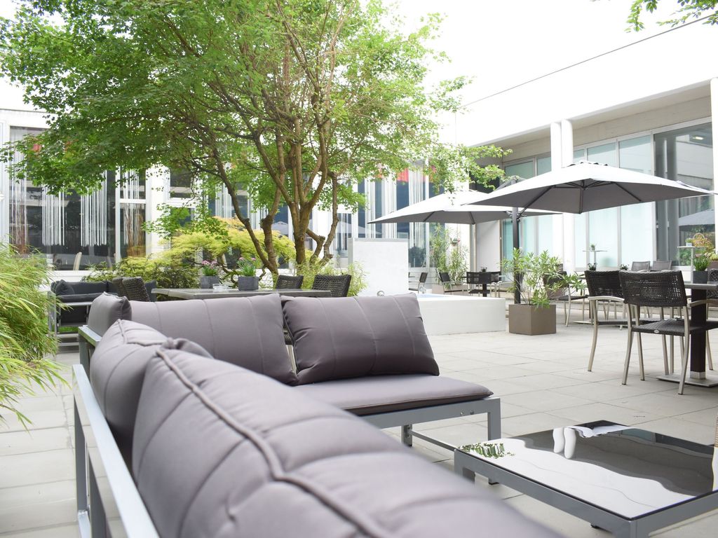 College Garden Hotel