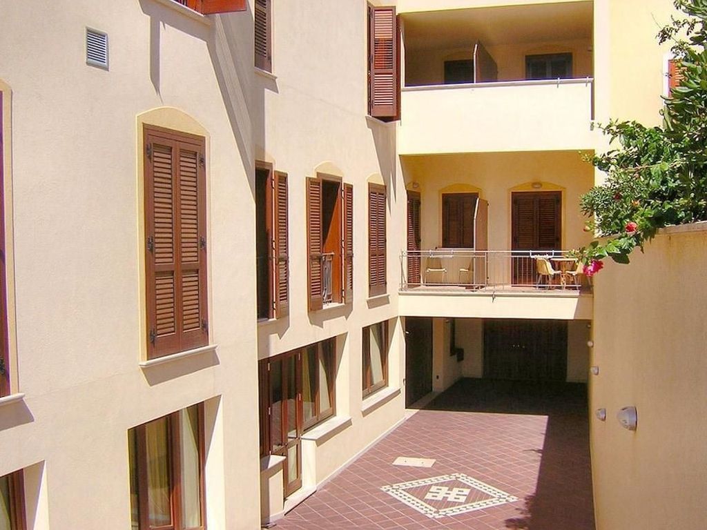 Helios Hotel