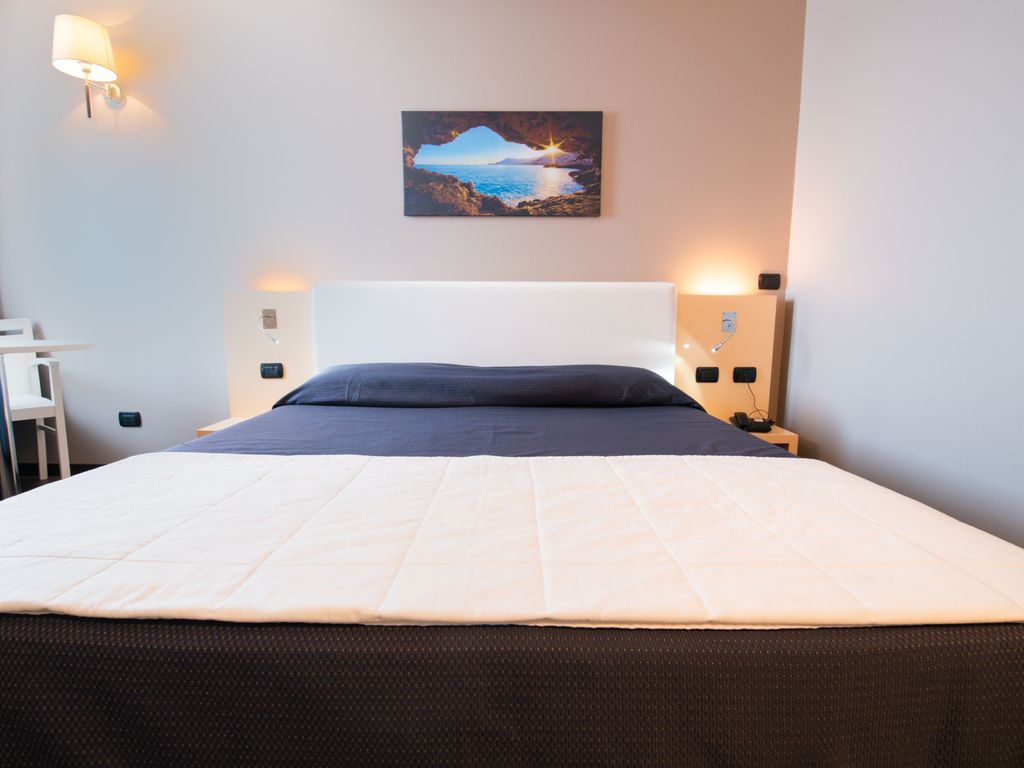 Mediterraneo Hotel & Motel