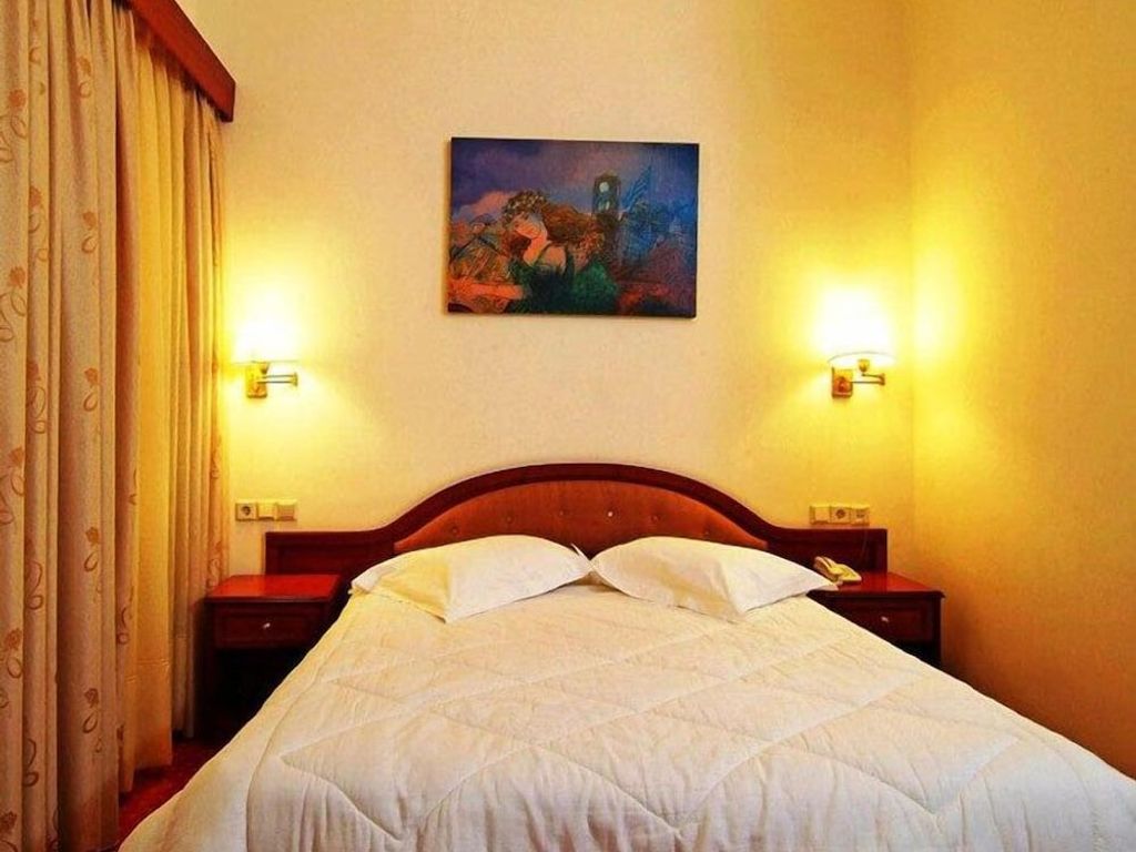 Art Pythia Hotel