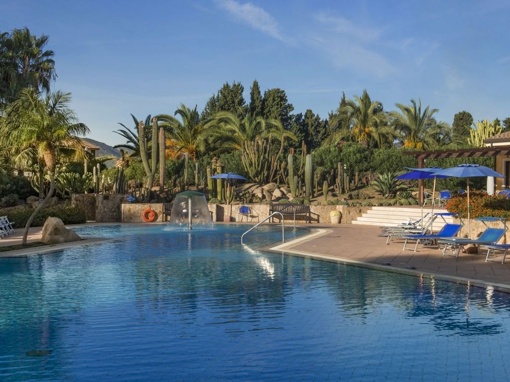 Lantana Resort Hotel & Apartments
