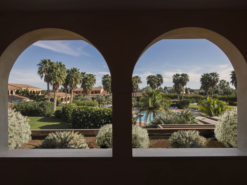 Lantana Resort Hotel & Apartments