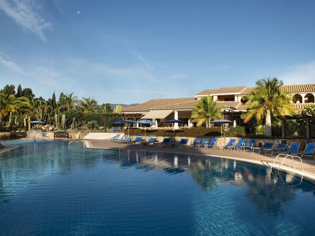 Lantana Resort Hotel & Apartments