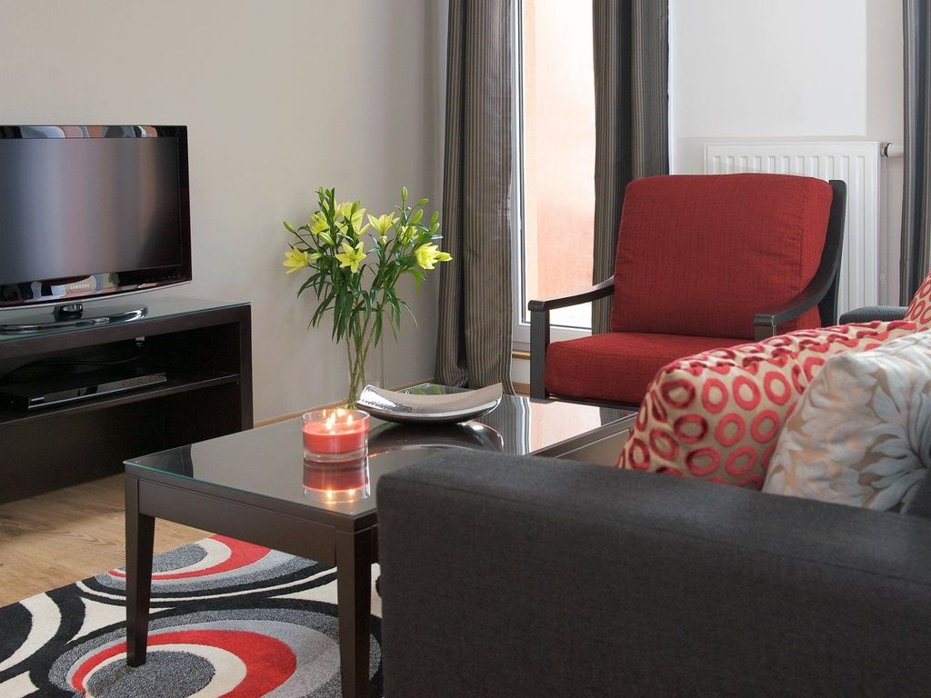 Escala Hotel & Suites