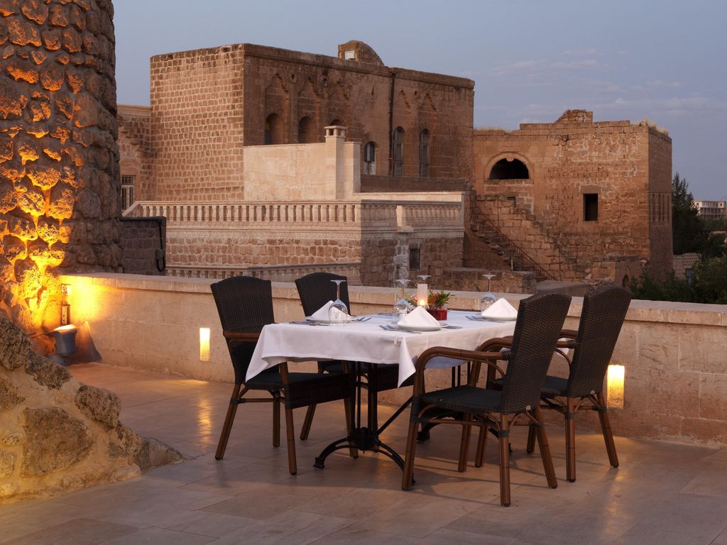 Kasr-ı Nehroz Otel