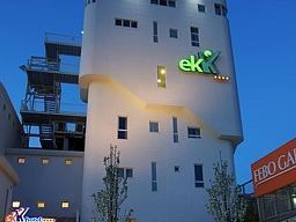 Ekk Hotel
