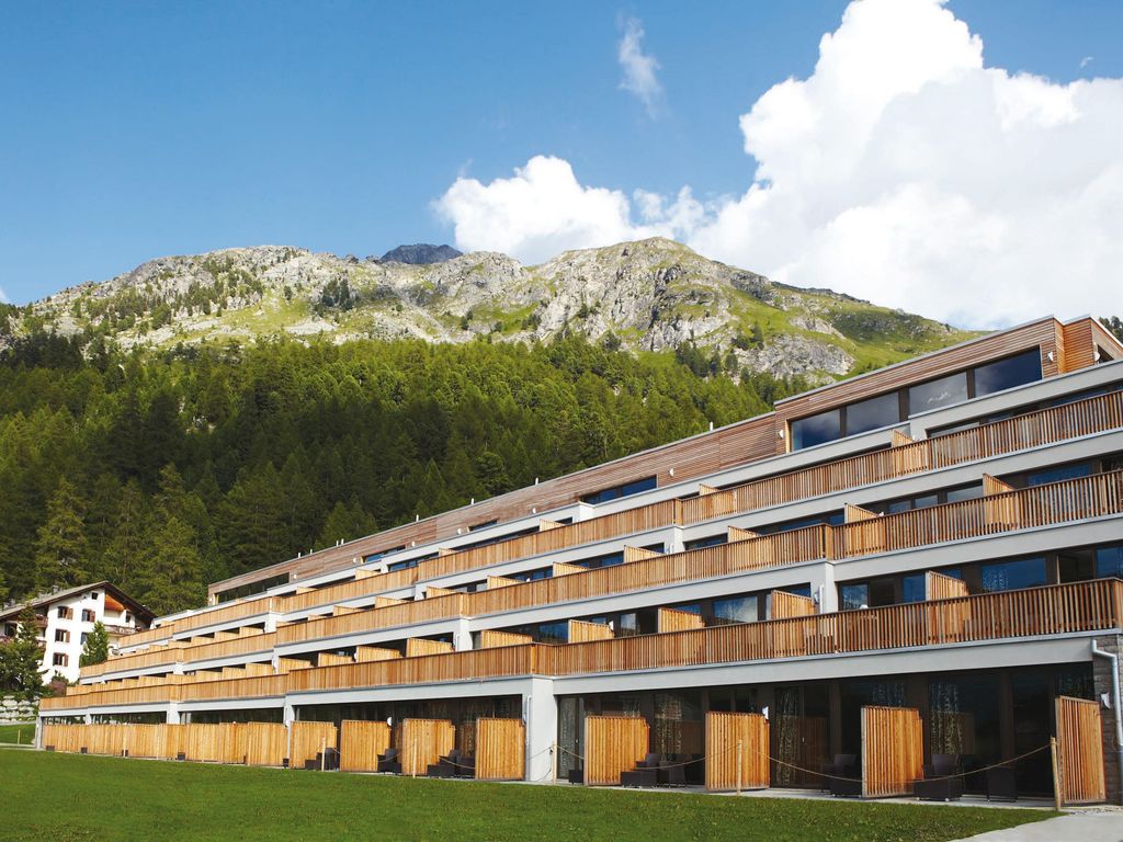 Nira Alpina