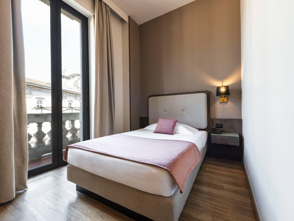Mokinba Hotels King