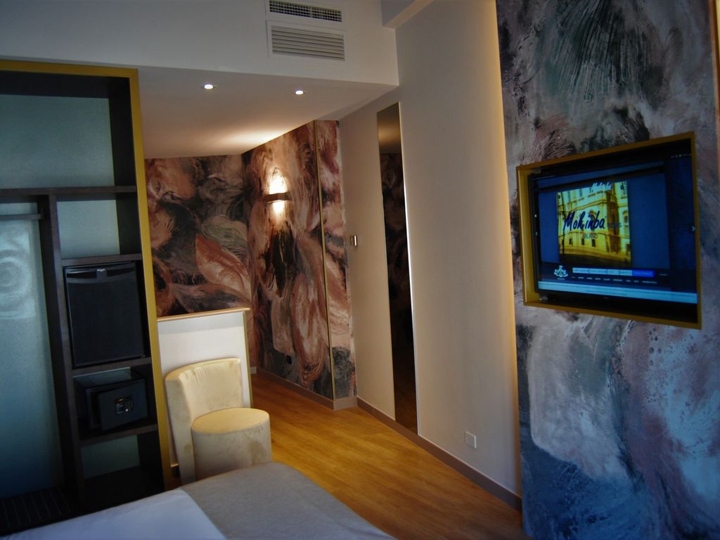 Mokinba Hotels King
