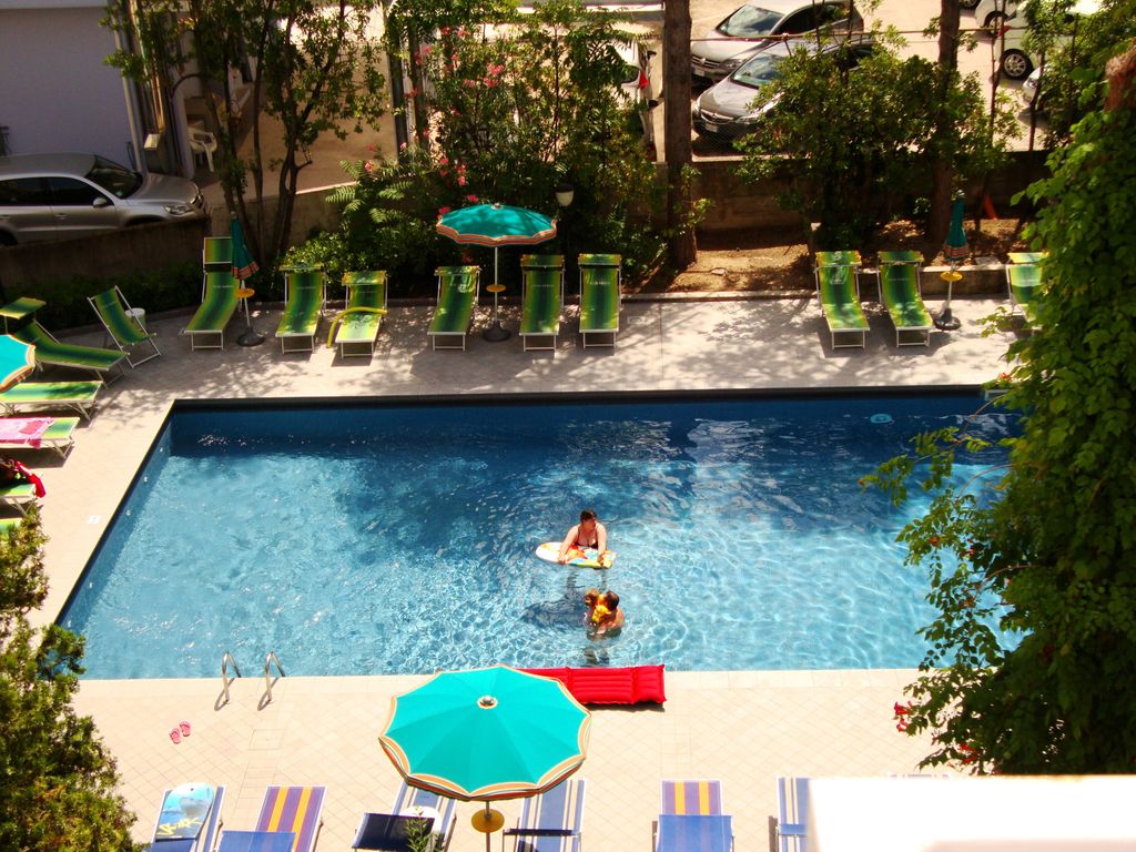 Club Hotel