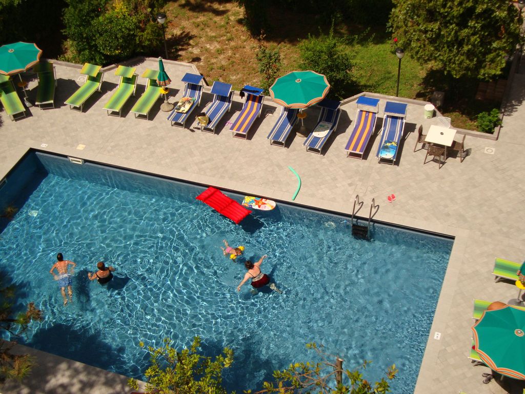 Club Hotel