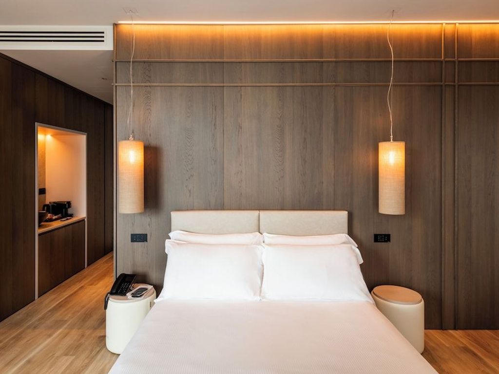 International Hotel & Suite