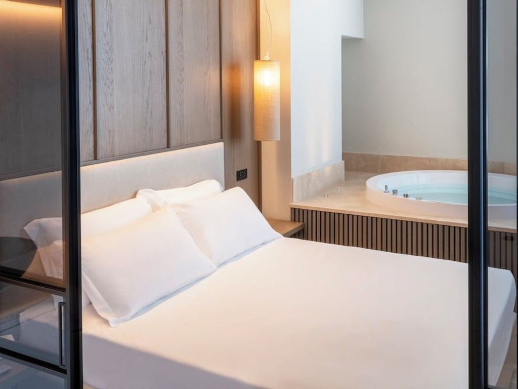 International Hotel & Suite