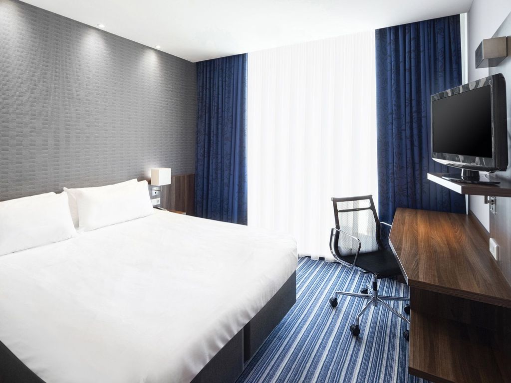 Holiday Inn Express AMSTERDAM - SCHIPHOL by IHG