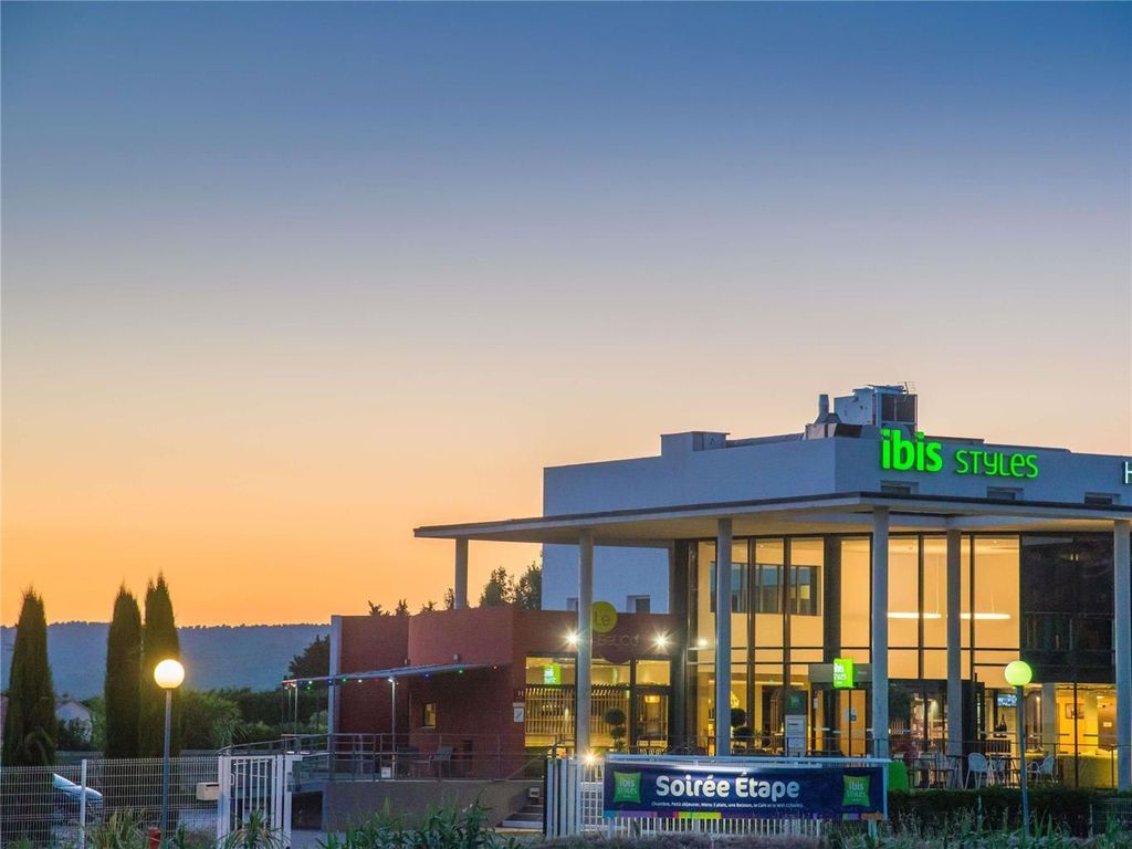 ibis Styles Pertuis Portes du Luberon