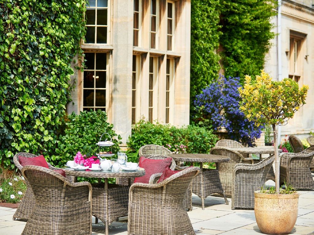 Dumbleton Hall