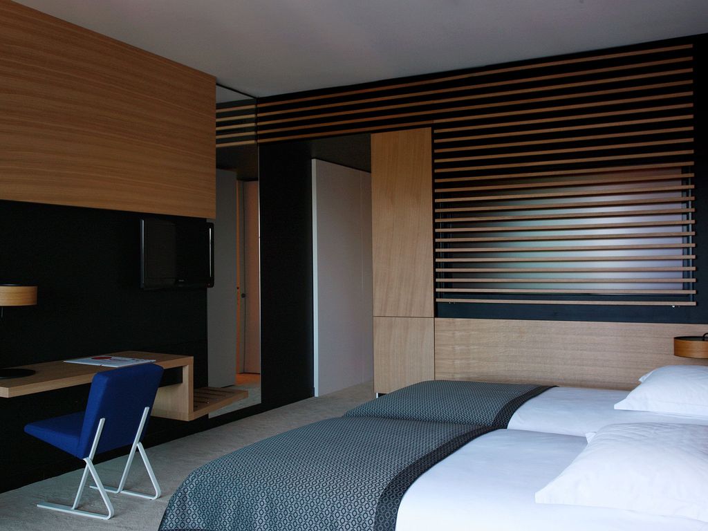 Lone Hotel