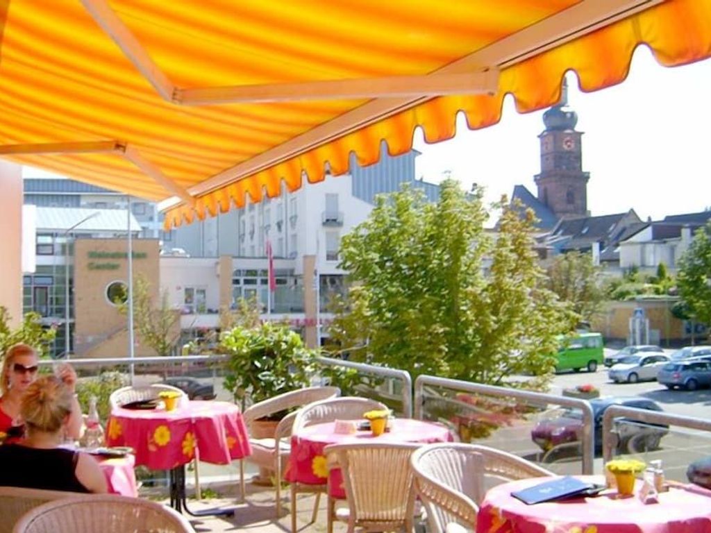 Stadt Cafe Pension Grünstadt Pension